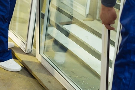 Commercial Glass Repair Technician in Oakville